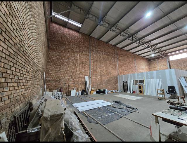 305M² WAREHOUSE TO LET IN MEADOWDALE